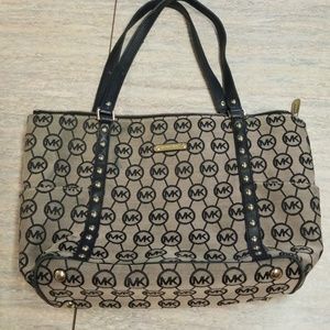 MICHAEL KORS MONOGRAM HANDBAG